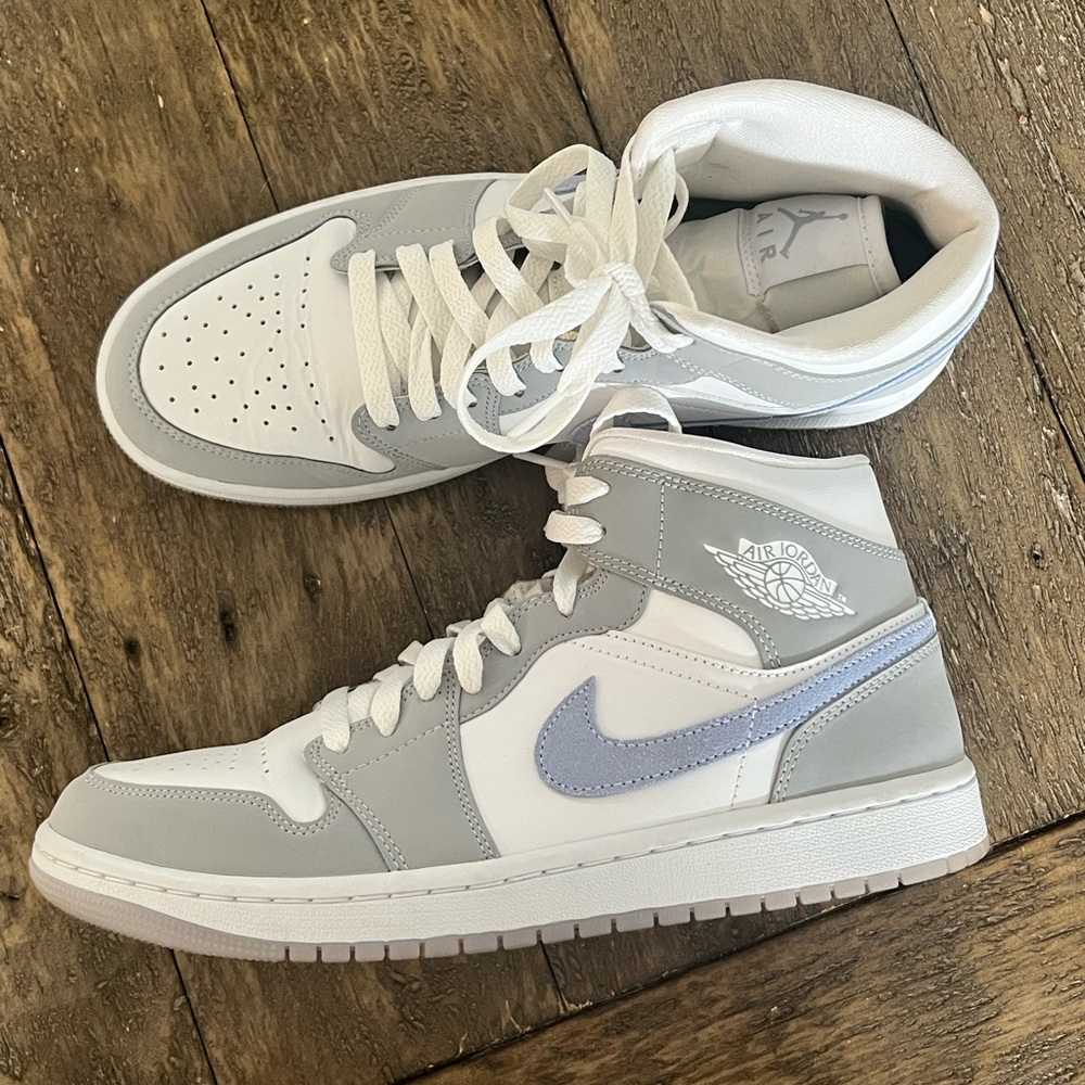 Women’s Jordan 1 Mid Size 10